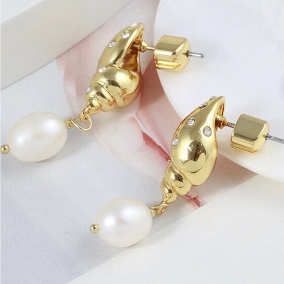 Kate Spade Under the Sea Tulip Pearl Gold Tone Shell Drop Earrings - Picture 6 of 7
